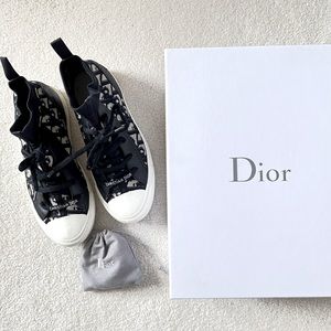 Walk N Dior size 8.5 Deep Blue